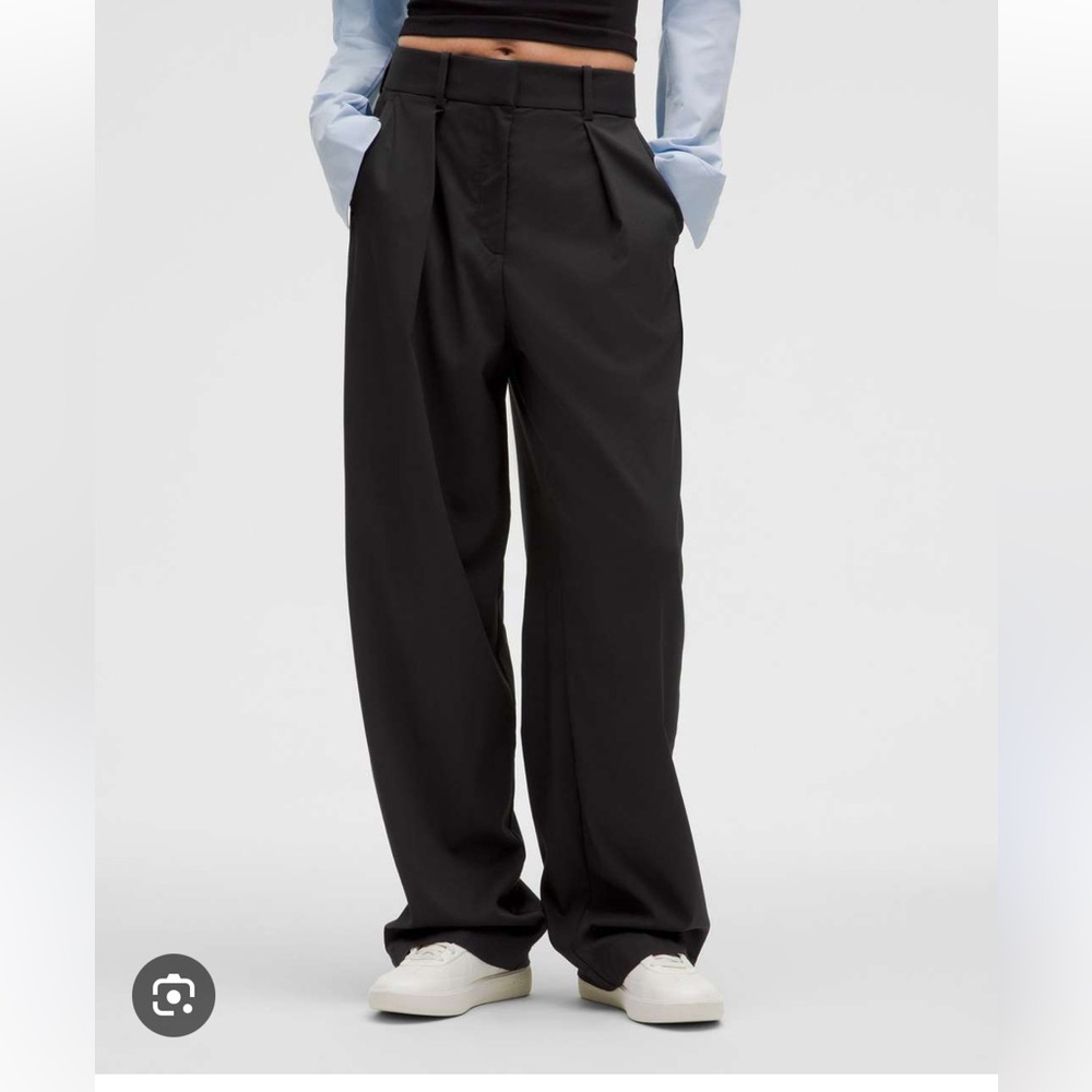 Lululemon pleat front high-rise trouser size 4